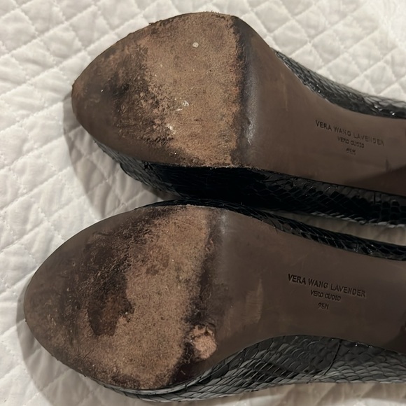 Vera Wang Lavender black platform pump. Since 9.5M - Picture 4 of 10